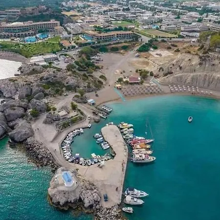 Posidonia Villas *